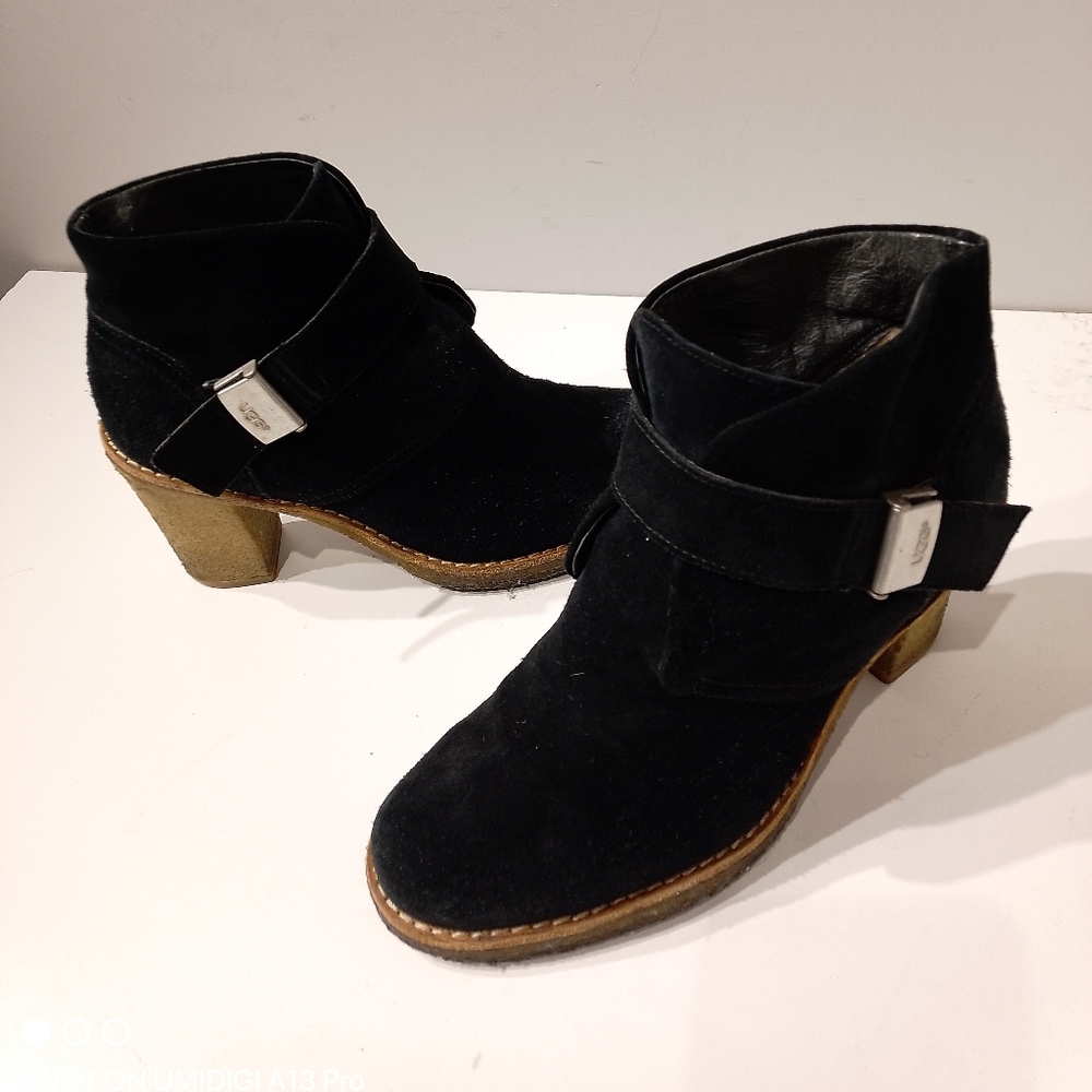UGG Australia Brienne Brown‎ Suede Shearling Lined Buckle Heeled Boots